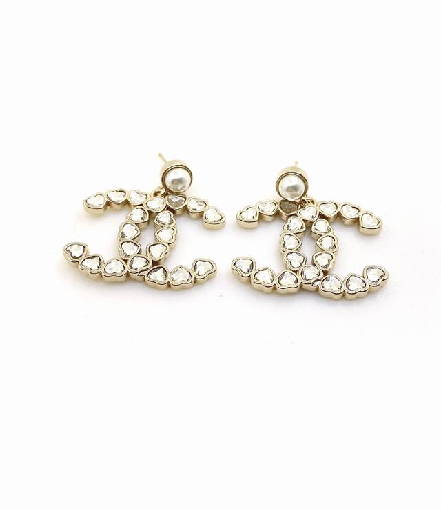 Chanel latest white diamond heart big Cc earrings consistent with the Z batch br