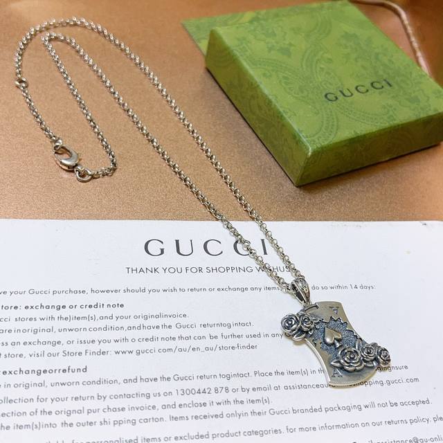 New Arrival: The latest Gucci necklace, a higher-end chain worn by celebrities.