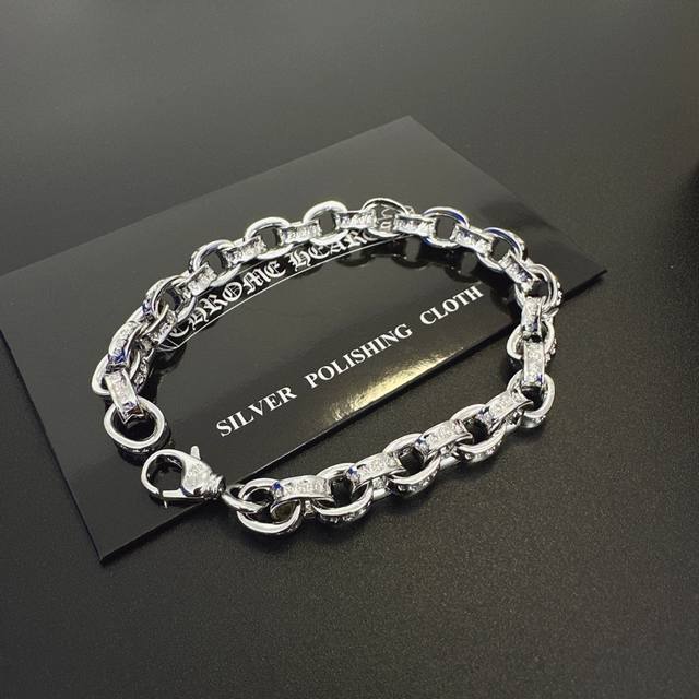 White gold is so cool! The latest Chrome Hearts necklace. Factory direct sales.