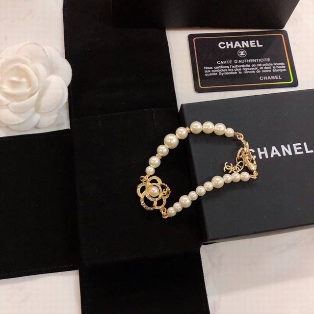 Chanel early spring new flower inlaid pearl bracelet selected authentic brass ma
