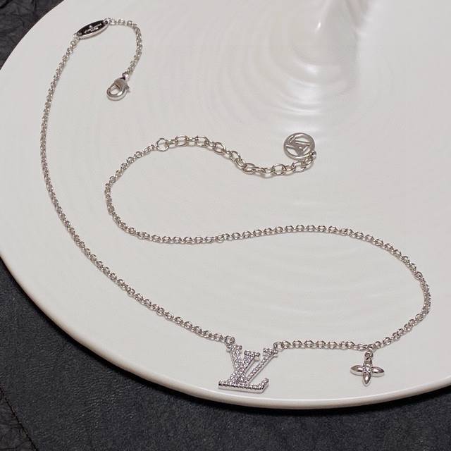 Louis Vuitton Lv full diamond necklace. High-end custom made, high-grade color s