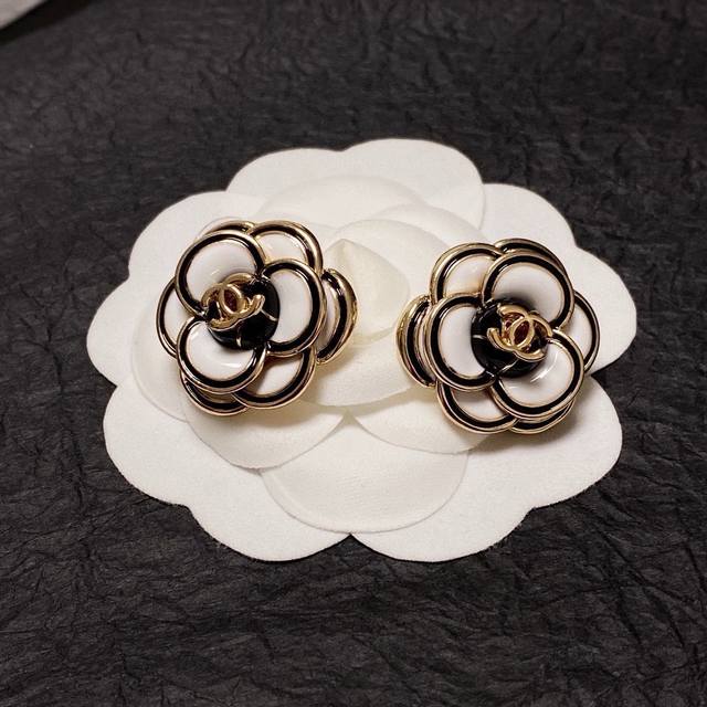 Chanel White Camellia Earrings, a high-end version of the new Chanel, are exactl
