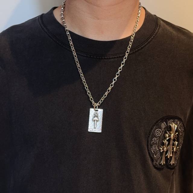 New, counter-quality Chrome Hearts classic retro letter necklace, featuring a sq