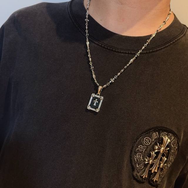 New counter-quality Chrome Hearts classic retro cross necklace, featuring a squa