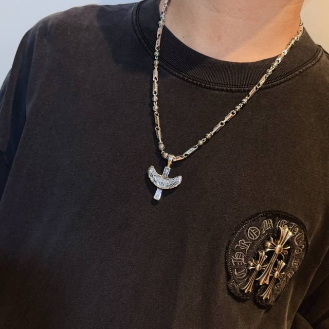 New counter-quality Chrome Hearts classic retro skull necklace, featuring a cros
