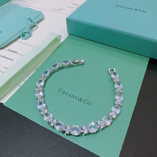 Exclusively customized Tiffany bracelet commemorative edition behind-the-scenes