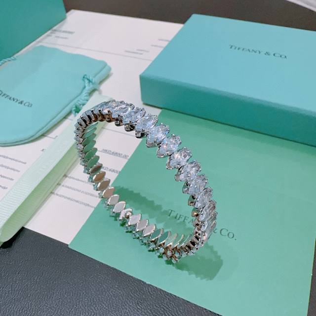 Exclusively customized Tiffany bracelet commemorative edition behind-the-scenes