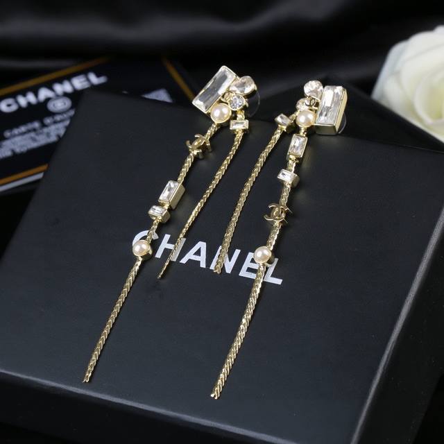 Xiao Chanel's new earrings are made with great care in every detail. This design