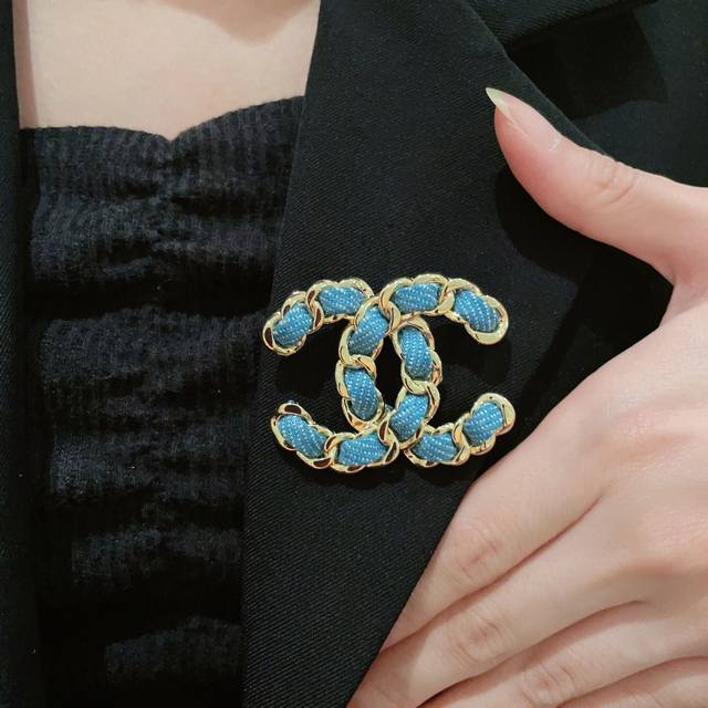 Chanel counters have released new Chanel brooches, a truly feminine accessory. W