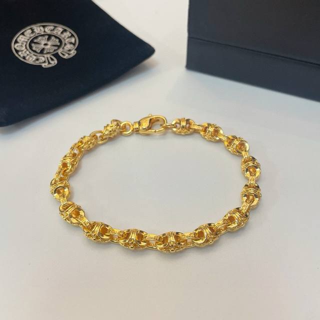 New, counter-quality Chrome Hearts gold-tone classic retro bracelet. The concave