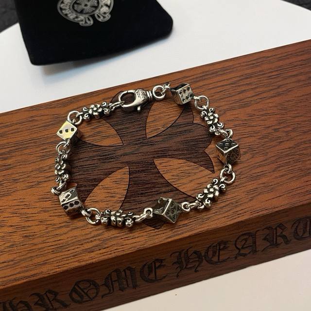 New counter-quality Chrome Hearts classic retro dice cross flower bracelet. The