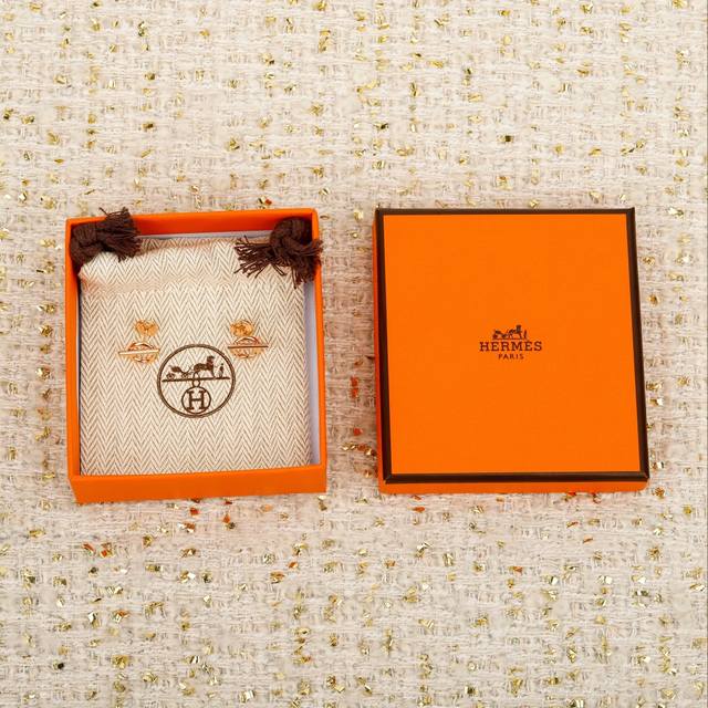 250322 We offer pig nose earrings. Inquiries are available for large quantities.