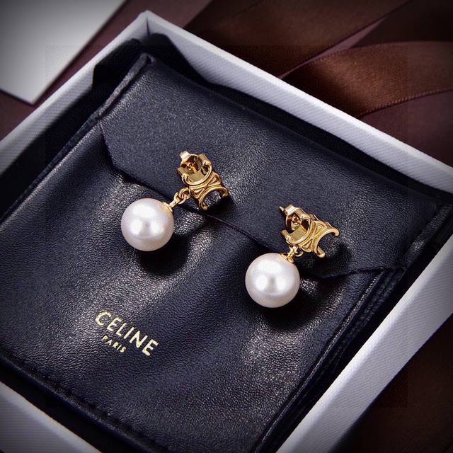 Celine new earrings Preclous new simple and fashionable earrings, made of brass