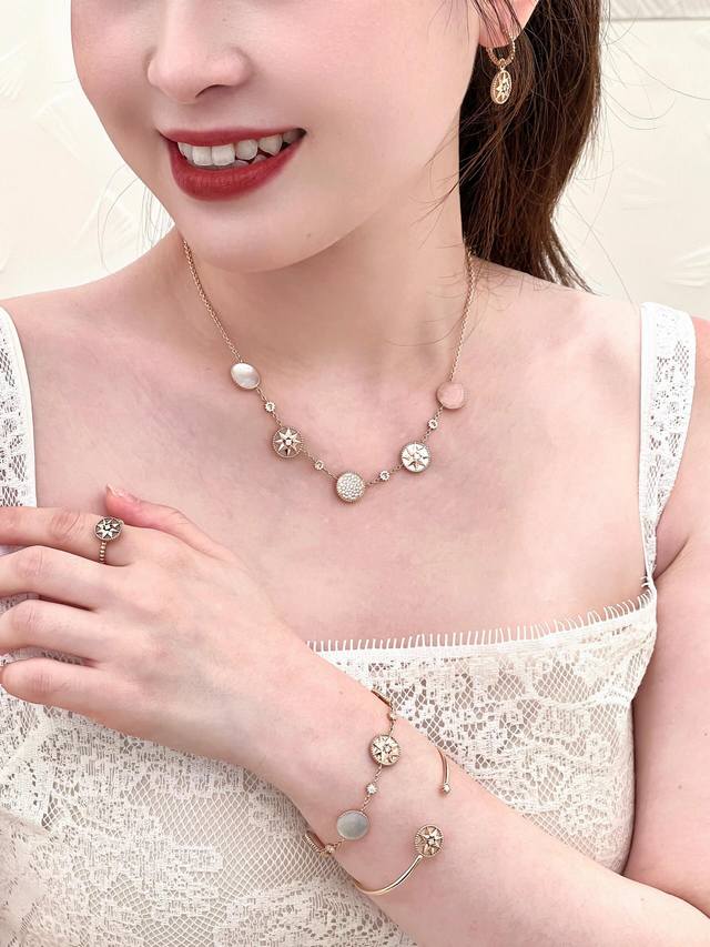 250319 We offer a five-compass necklace. Please inquire for large quantities! Vi