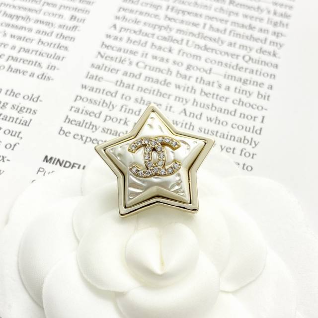 Code A622 0247825 Chanel's hot-selling brooch, the Chanel 24 White Mother-of-Pea