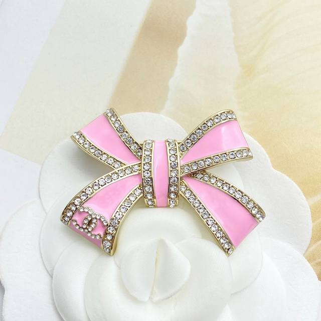 Today's new model, code A791 0257820 Chanel brooch, hot seller! New Chanel 25 Pi