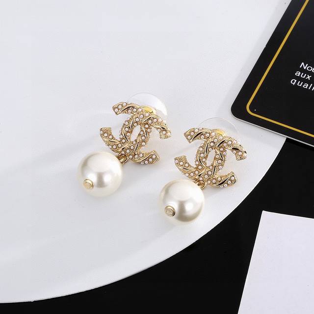 Chanel twisted pearl earrings, a large wave of brand new earrings have arrived!