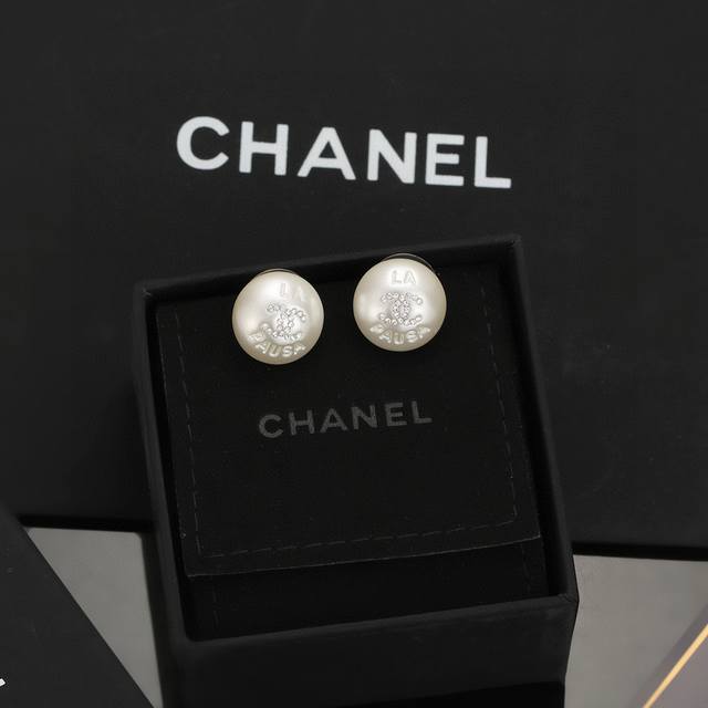 Ch Nel Chanel Double C Pearls are a classic, romantic design with a unique and e