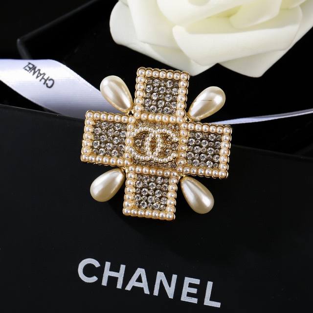 Chanel's new pearl brooch is exquisitely crafted in every detail. This design is