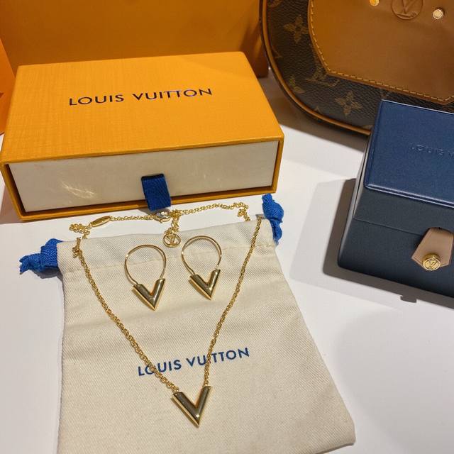 No. Led0091 Earrings No. Lxl0009 Necklace Lous Vuitton Louis Vuitton V-shaped je