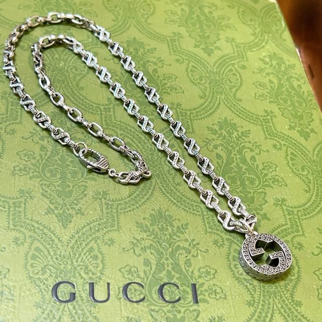 New S-shaped necklace released. Not a hit, not a viral hit. The top choice for i