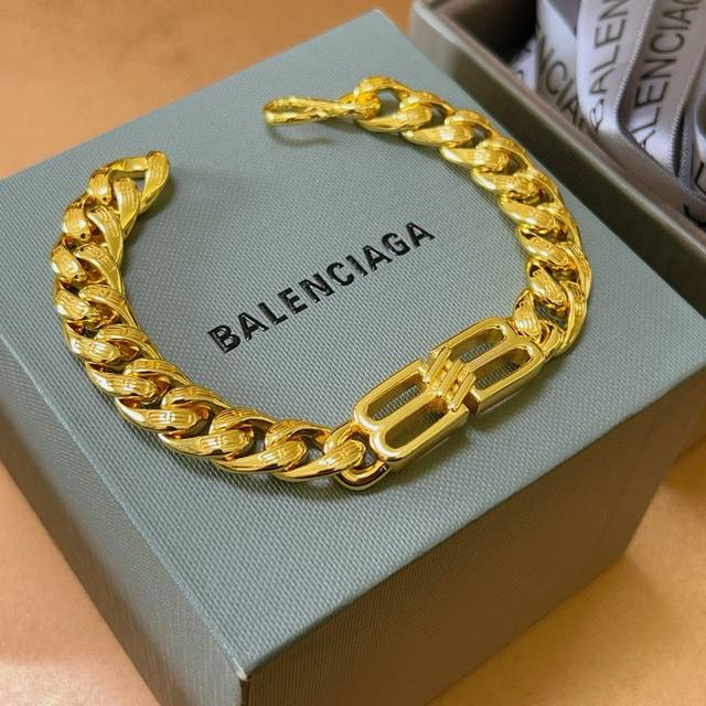 Original Balenciaga bracelet, same as the counter Balenciaga bracelet, popular m