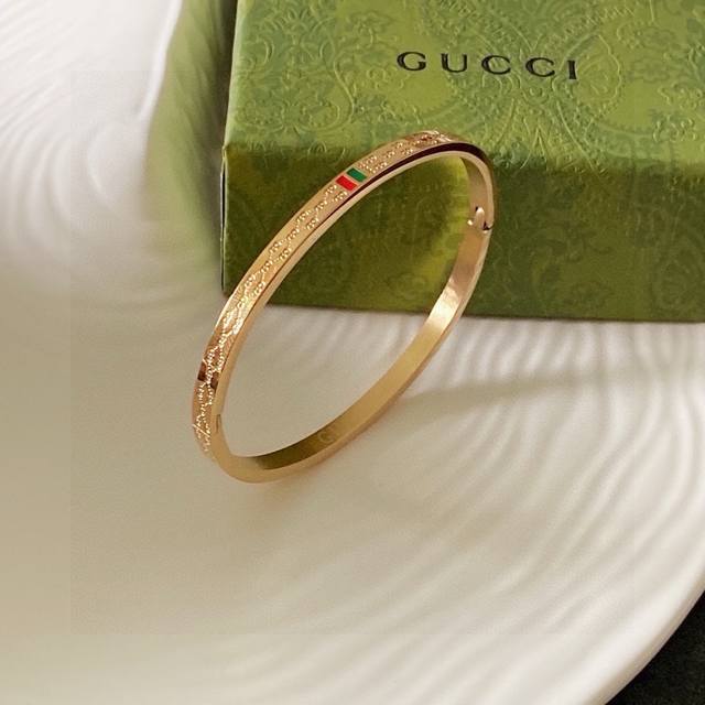 New Gucci Double G Bracelet Super Heavy Bling Bling, the color matching is very