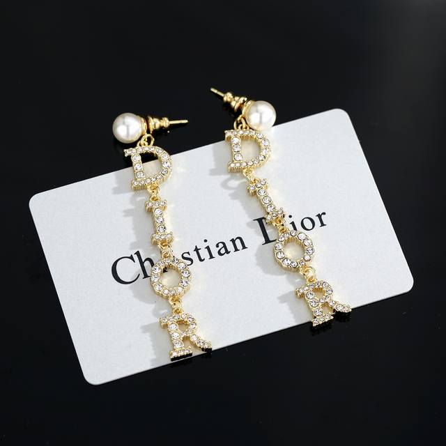 Dior Pearl Earrings These Dior Tribales earrings offer a new take on a Dior sign