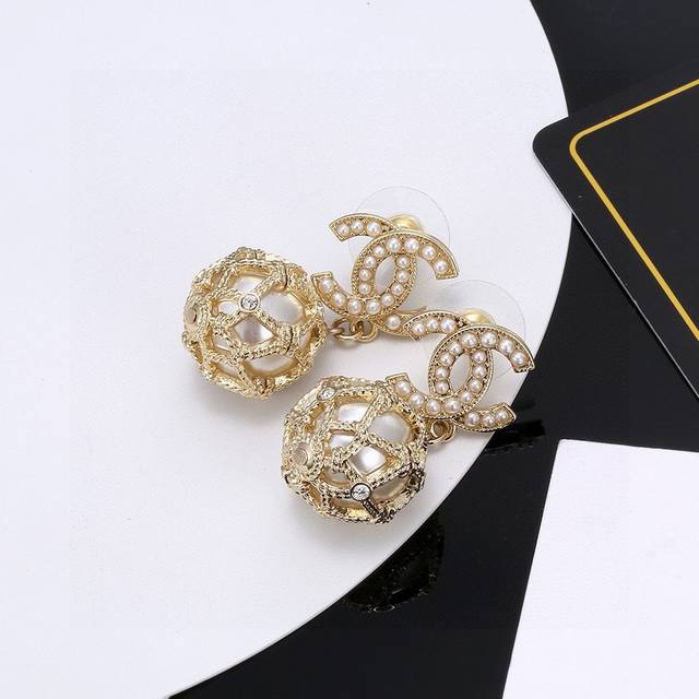 Chanel's new early summer Egyptian series double C stud earrings are made of the