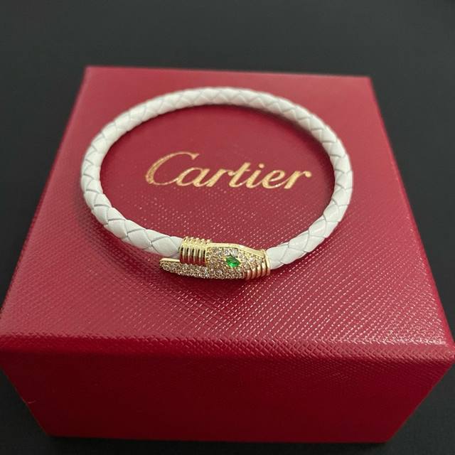 Cartier nail leopard head bracelet, a high-end custom version inlaid with diamon