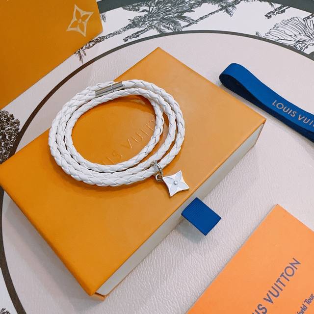 High-quality LV Louis Vuitton leather bracelet, original goods, new counter mode