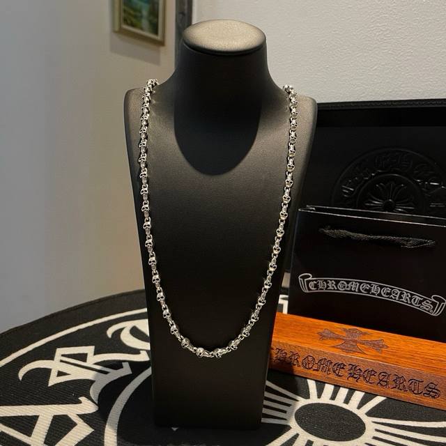New counter-quality Chrome Hearts classic retro skull necklace. The concave and