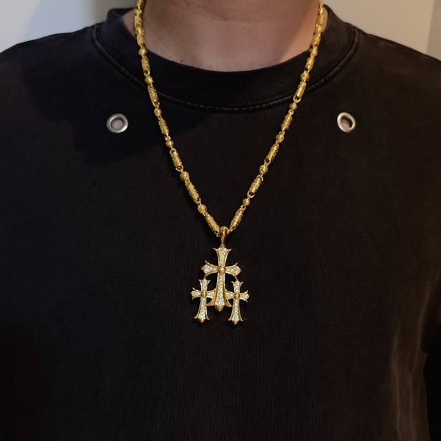 New counter-quality Chrome Hearts gold-toned, multi-element, full-diamond Thirty