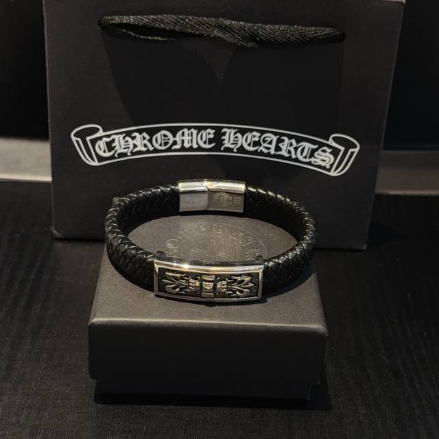 New counter quality Chrome Hearts leather bracelet, with concave and convex shap