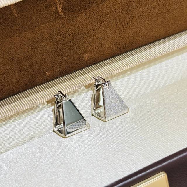 A6445 Independent designer's new trapezoidal brushed earrings are full of geomet