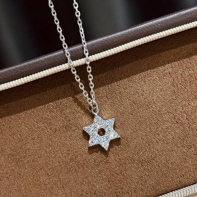 A6517 D's new six-pointed star full diamond necklace is simple and versatile, hi