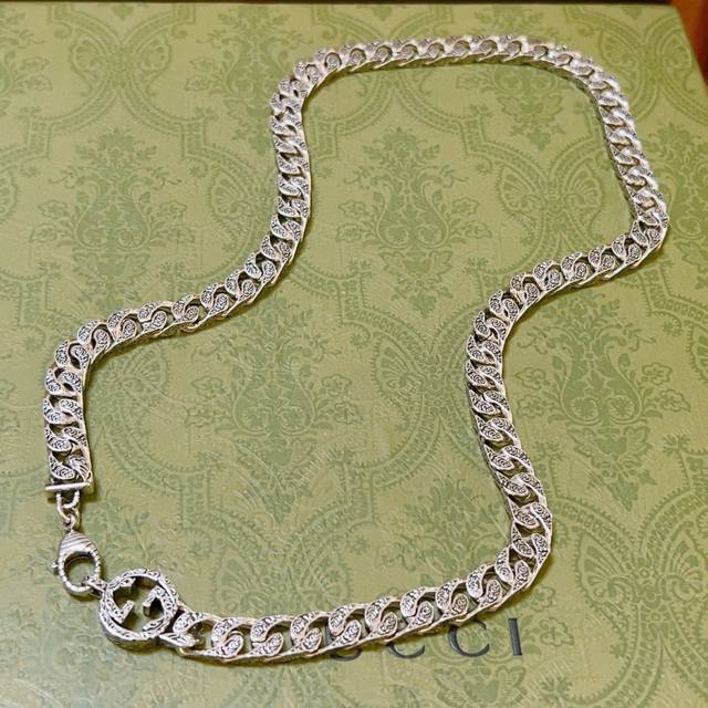 This luxurious necklace is a must-have for influencers, especially those who lov