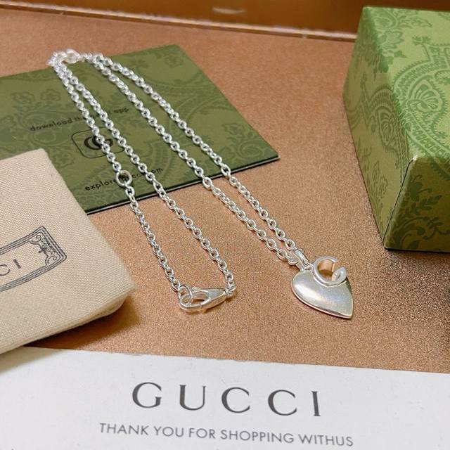 is the latest Gucci necklace, a top choice for influencers who don't go viral or