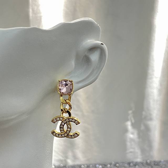 Code E2101 0247825 Chanel bestseller earrings, now in stock! Made of brass, thes