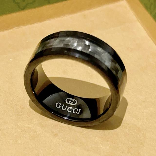 Gucci ring, the latest and most upscale style, a celebrity favorite. Anger Fores