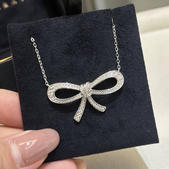 Graff's new large bow necklace is elegant yet sweet. Made of thick gold plating,