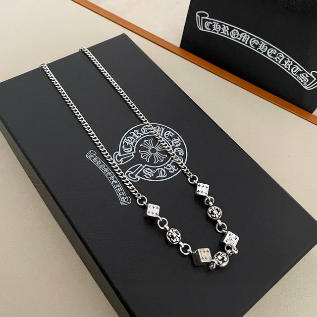 New, counter-quality Chrome Hearts classic retro Scout flower dice necklace. The