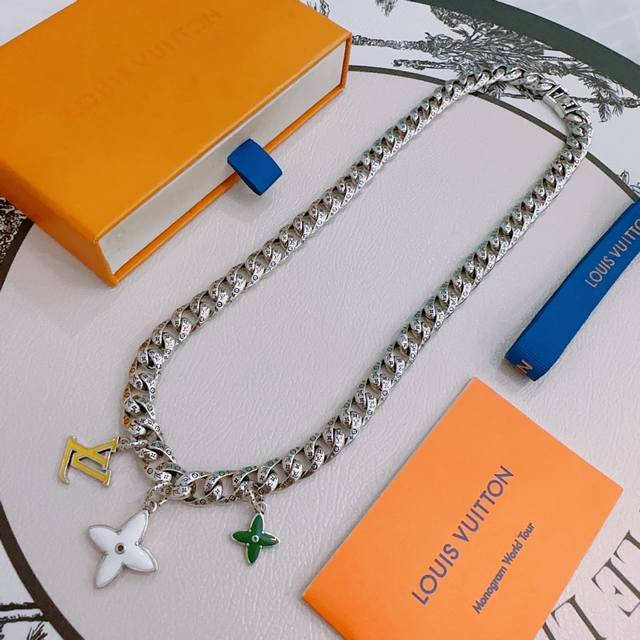 LV Louis Vuitton necklace, original goods, new counter model, retro fashion esse