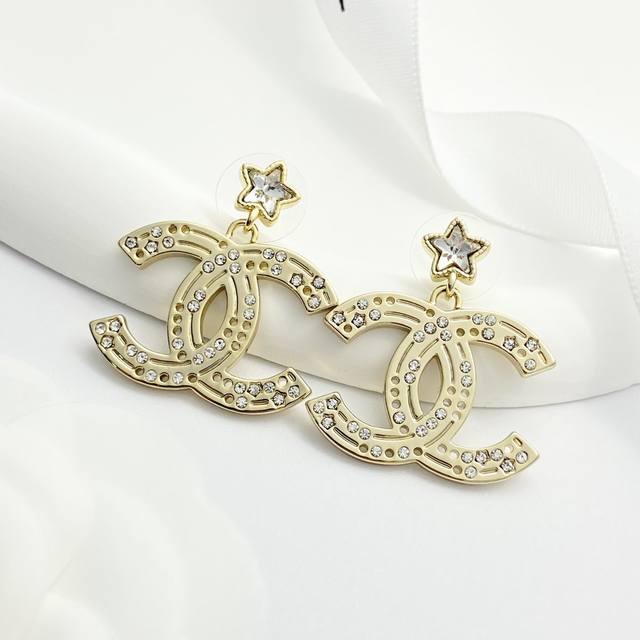 Code E2842 0257820 Chanel earrings are a hot seller! New arrival! Chanel 24 Star