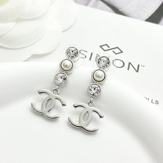 Today's new model code E3148 0233825 Chanel earrings are hot sellers! Chanel 25