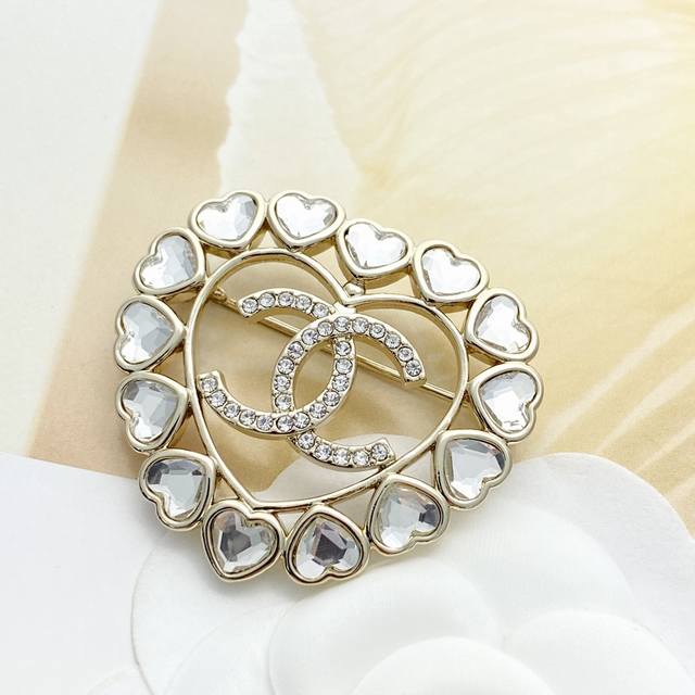 Today's new model code A799 0257825 Chanel brooch hot seller Chanel 25 hollow rh
