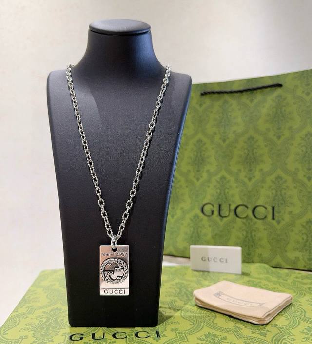 This is so cool! The latest Gucci necklace, a higher-end chain, is a classic sty