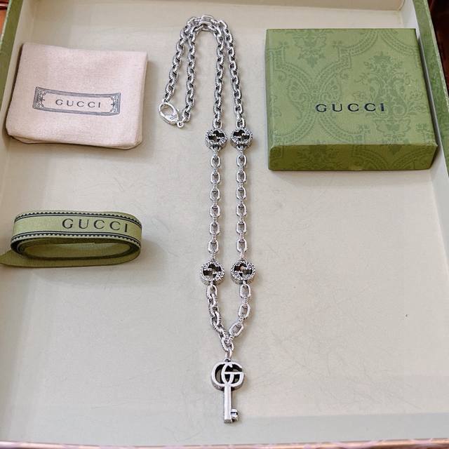 the platform's top choice for the latest Gucci necklaces. This chain is even hig