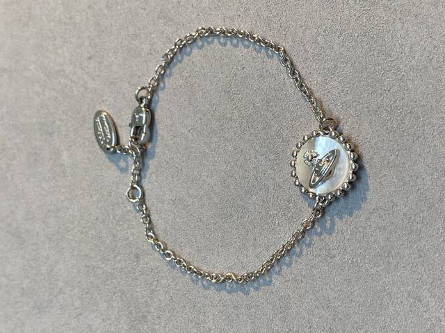 Empress Dowager Vivienne bracelet, no matter your eyes! This pure royal crown is