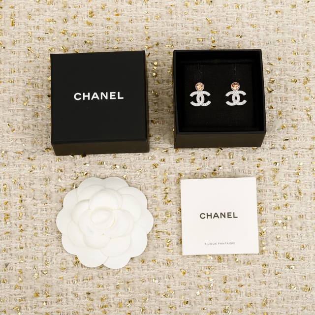 250300 We're pre-ordering this product, shipping in early August. Price: 6500! F